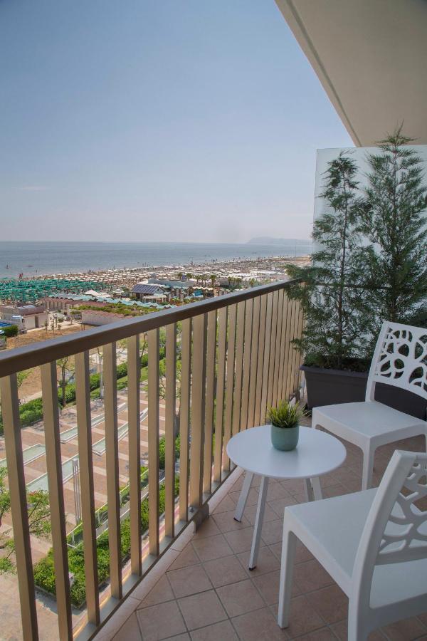 Hotel Mon Cheri Riccione Exterior foto