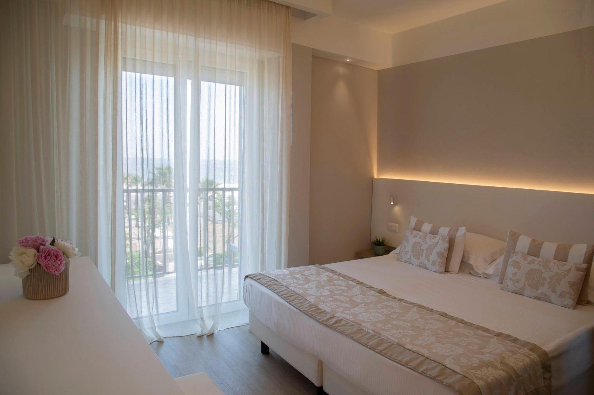 Hotel Mon Cheri Riccione Zimmer foto