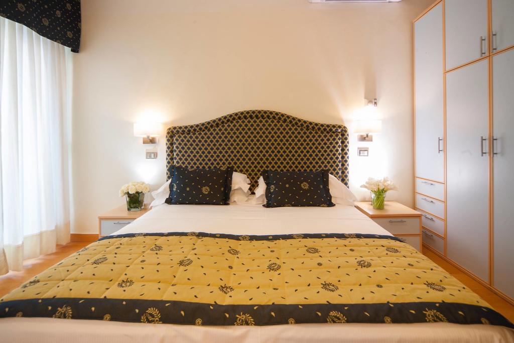 Hotel Mon Cheri Riccione Zimmer foto